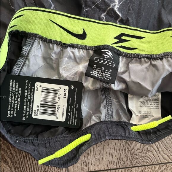 Nike boys lightweight shorts - Picture 3 of 5